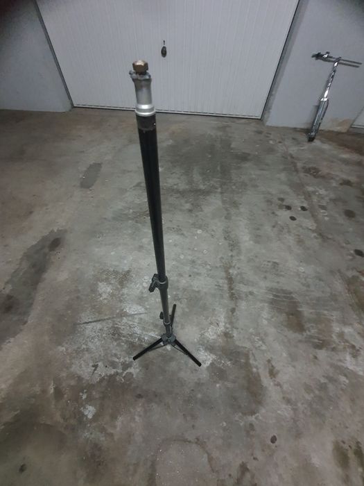 Suporte para microfone, iluminação  e máquina fotográfica