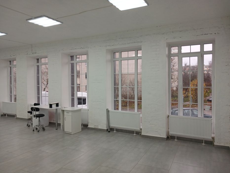 Здам в довгострокову оренду приміщення по пр.Відродження.