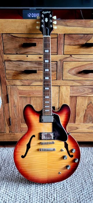 Epiphone ES-335 Dot NA ハードケース付き Epiphone 940-E519 335 Dot, Casino, Sheraton Hard Case | Gear4music