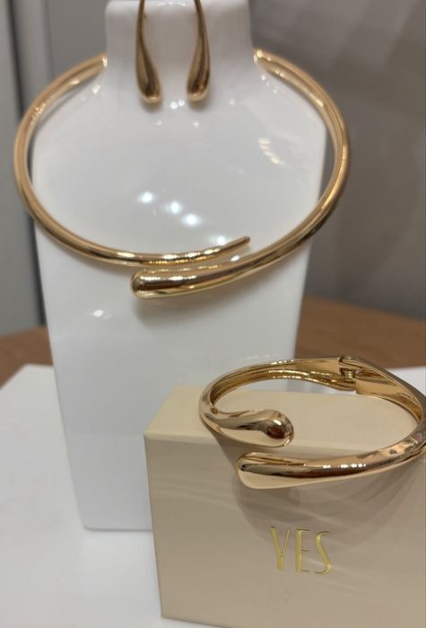 Zestaw biżuterii choker (naszyjnik) bransoletka i kolczyki. Old money