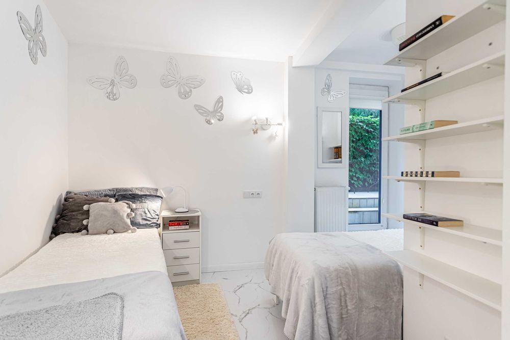 Miejsce dla dziewczyny w pokoju dwuosobowym przy Metro Wilanowska / 1 place for a girl in a 2-person room