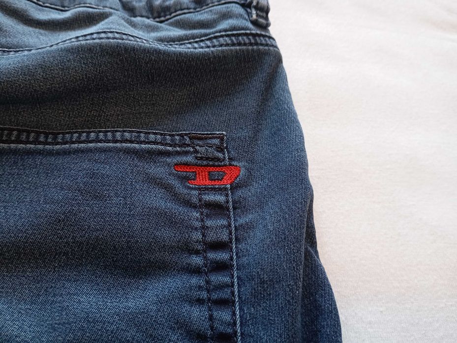 Spodnie joggery Diesel D-Strukt Jogg AO9732 068FB-01 (W-32, granatowe, długie, slim-carrot)