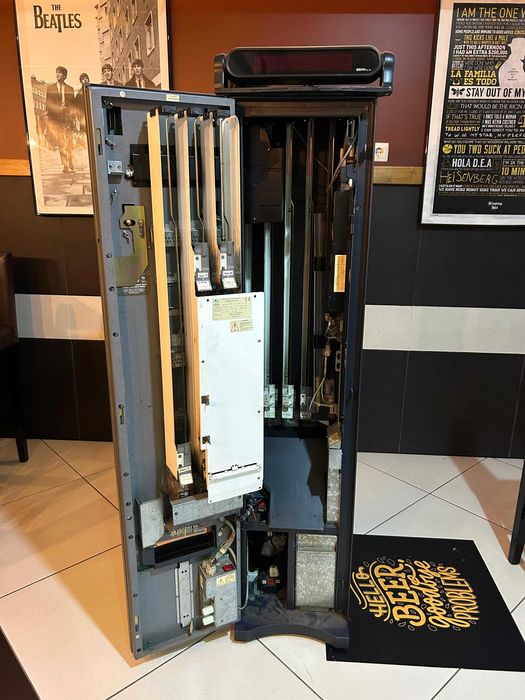 Máquina de tabaco 11 canais Goya Jofemar. notas e moedas