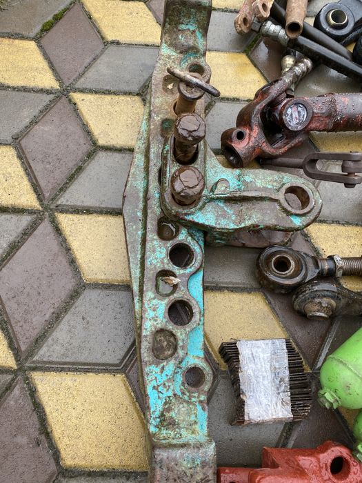 Продам запчастина на трактор мтз юмз т-40 т-25