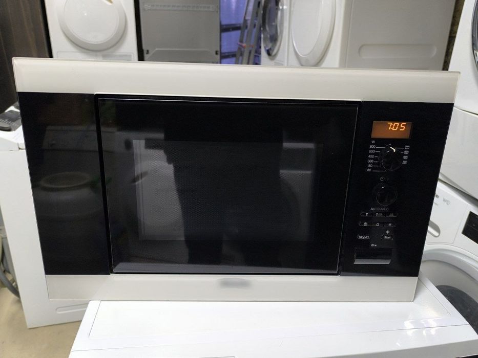 Мікрохвильова піч  M 8161
