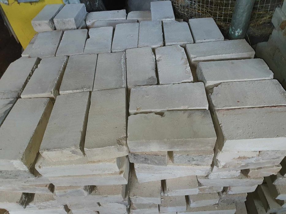 Cegła biała rozbiorkowa