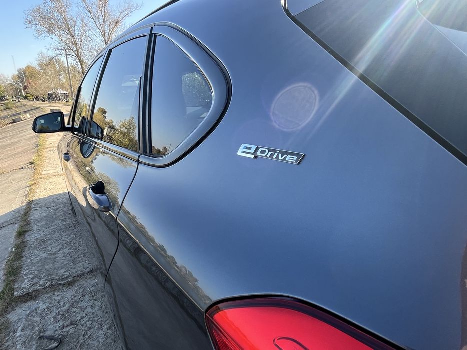 BMW 225xe гібрид та електро