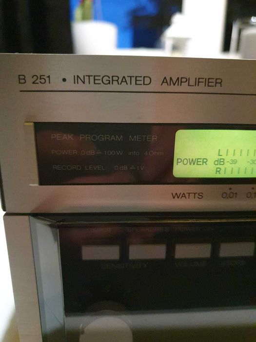 dzis  Revox B 251 – zintegrowany wzmacniacz stereo Hi-Fi