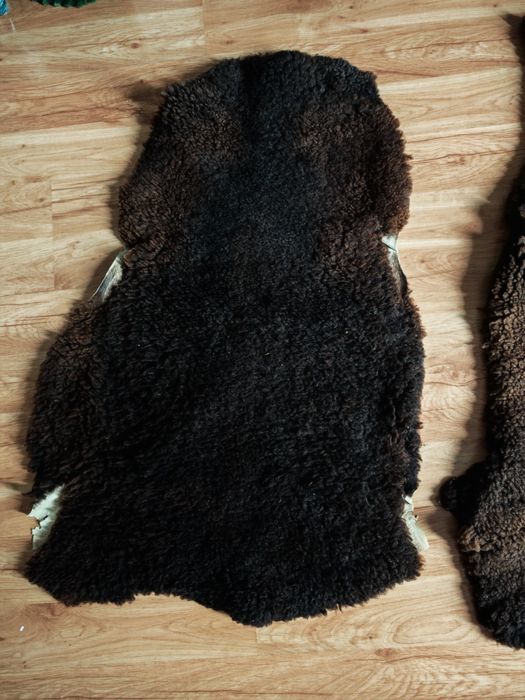 Dwie skóry naturalne owcza / z barana