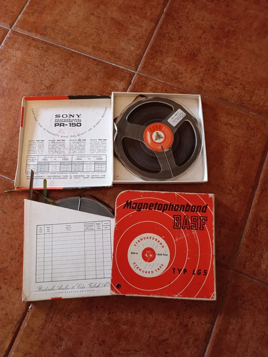 Cassetes e livros de cinema