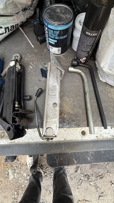 Домкрат 2 тоны новые Аптечка ключ огнетушитель