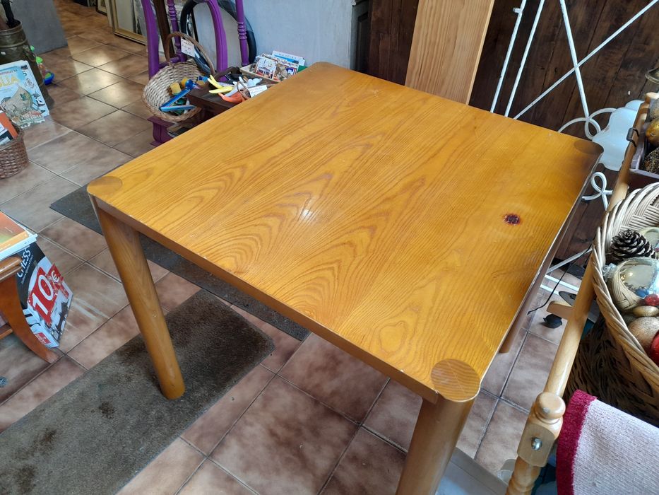 Mesa em Madeira maciça quadrada de jantar , café ou de apoio