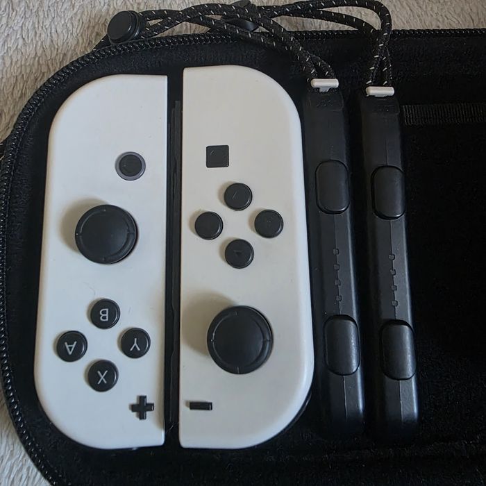 Nintendo Switch Oled (c/ pouco uso)