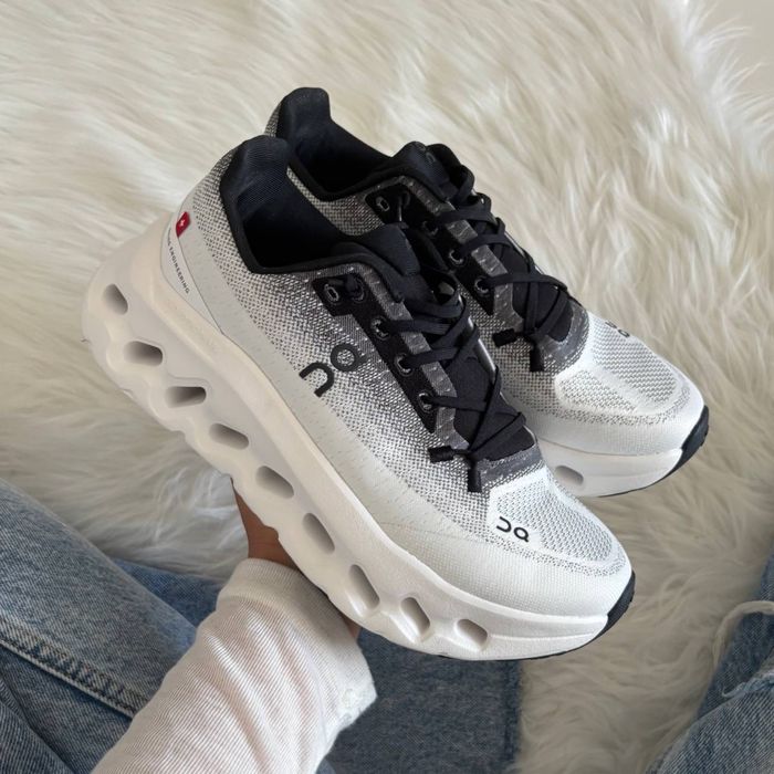 ON Cloudtilt White Black Graphite  женские чорні On Running кросовки спортивные белые новые фирменые  качество премиальное качество дышащий материал
