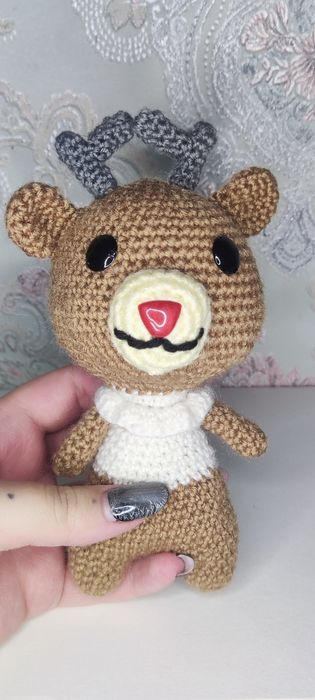 В’язана іграшка оленятко  — казкова іграшка