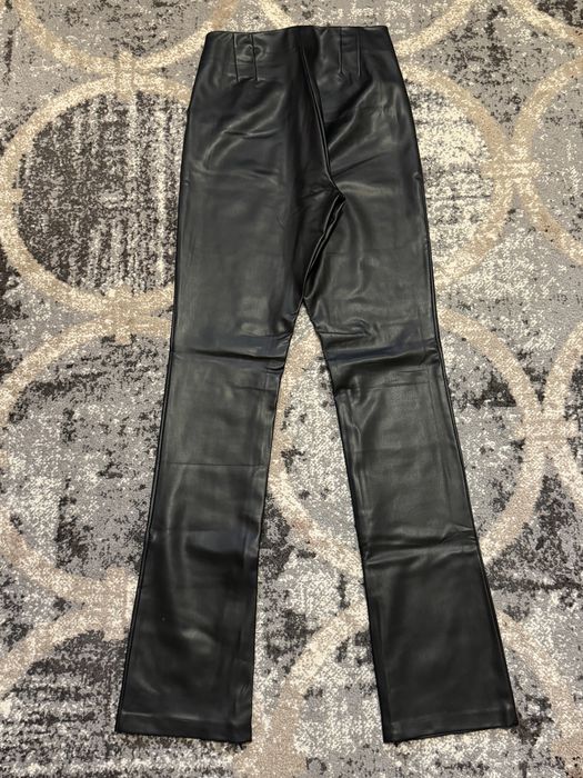 Брюки ZARA из экокожи, размер XL.