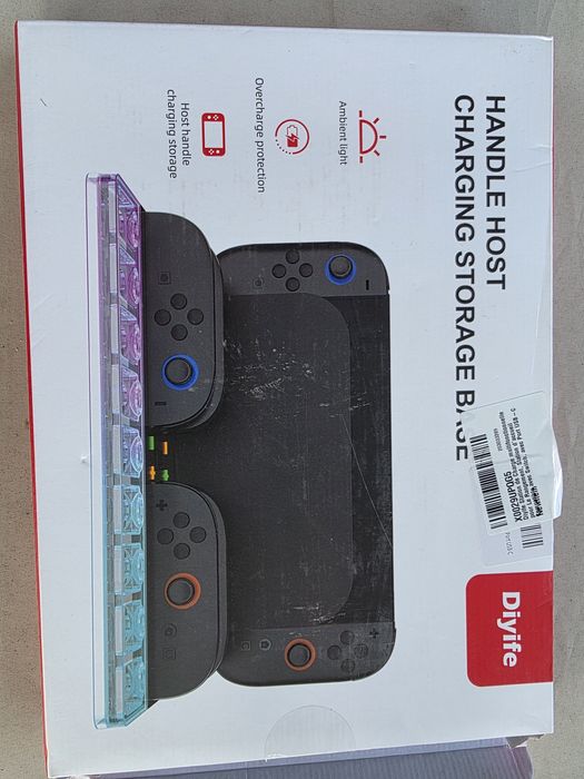 Baza ładująca do Nintendo switch świeci