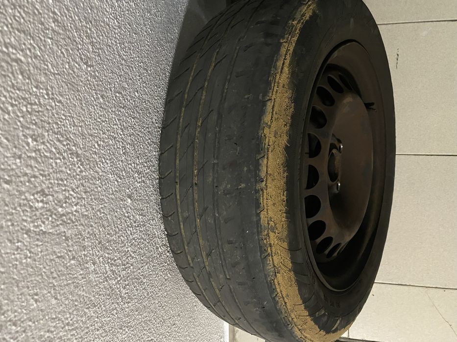 Jantes de ferro R15 com pneus usados (3 unidades)