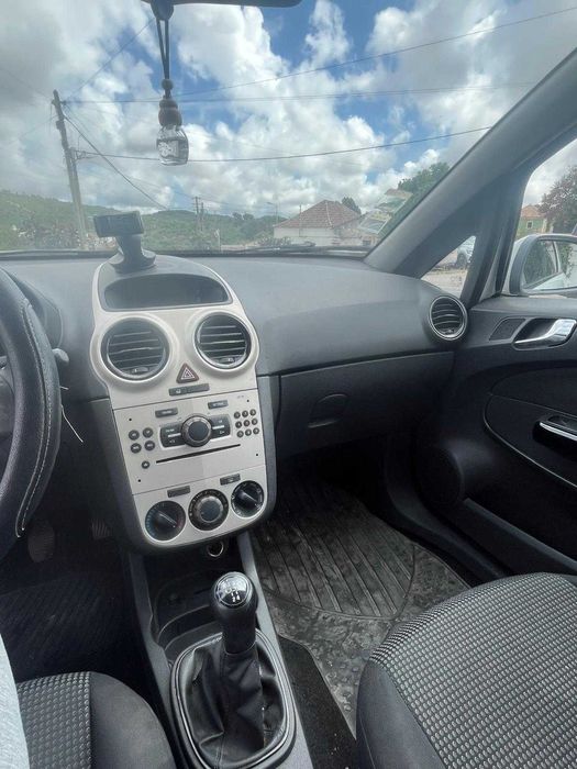 Opel com motor danificado