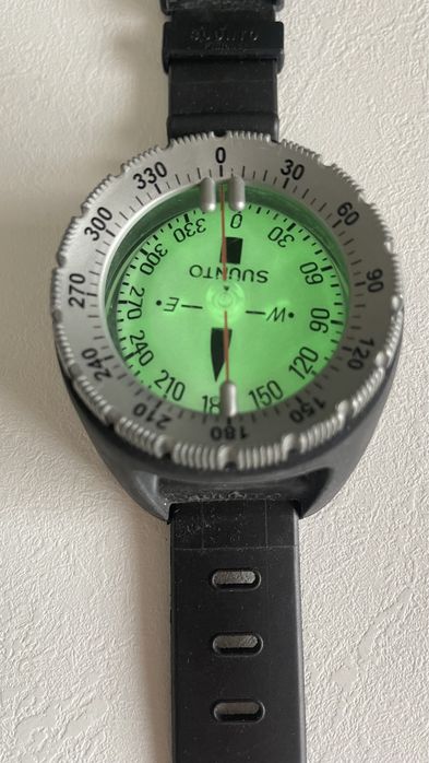 Kompas nurkowy Suunto w super stanie.