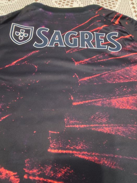 Camisola Benfica edição Vhils