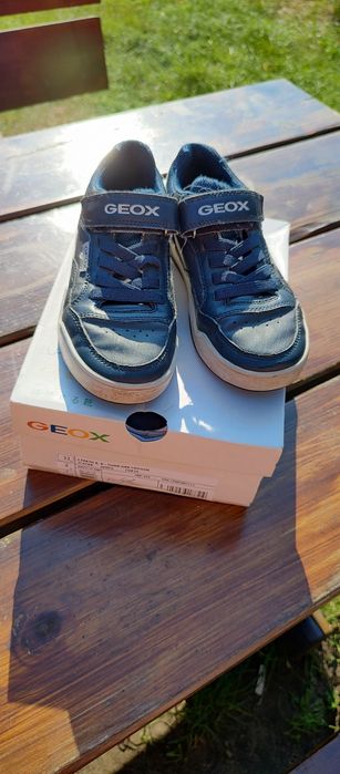 Buty chłopięce Geox na rzep 33