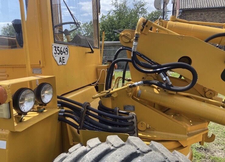 Фронтальный погрузчик UN 053  продам