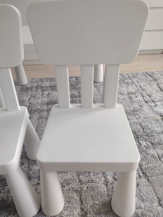 Zestaw MAMMUT IKEA biały, stolik + 2 krzesełka + taboret żółty