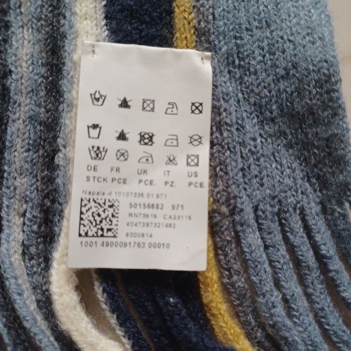 Szalik HUGO BOSS 100% merino wool 35-135 cm