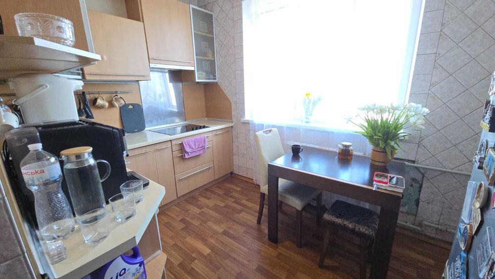 Продам 3к квартиру метро Индустриальная 42000