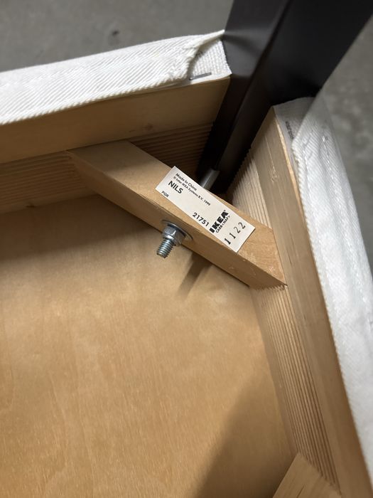 Dois bancos IKEA NILS. como novos