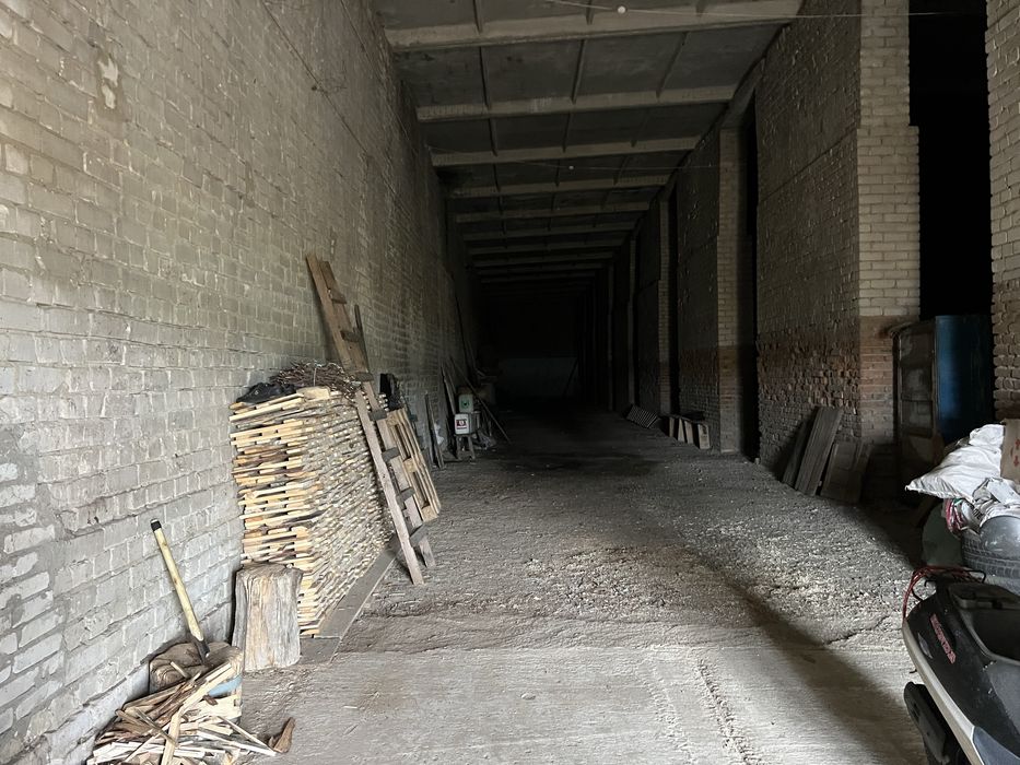 Продаж комерційних приміщень з ділянкою 80 сотих