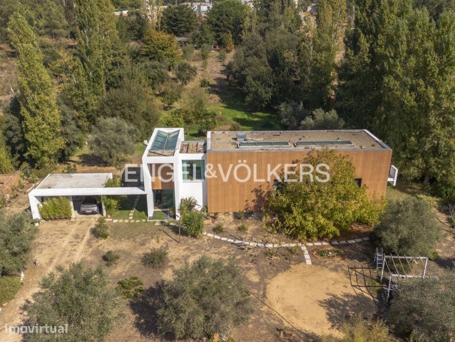 Mini Quinta com Villa Moderna e Ambiente Natural Único