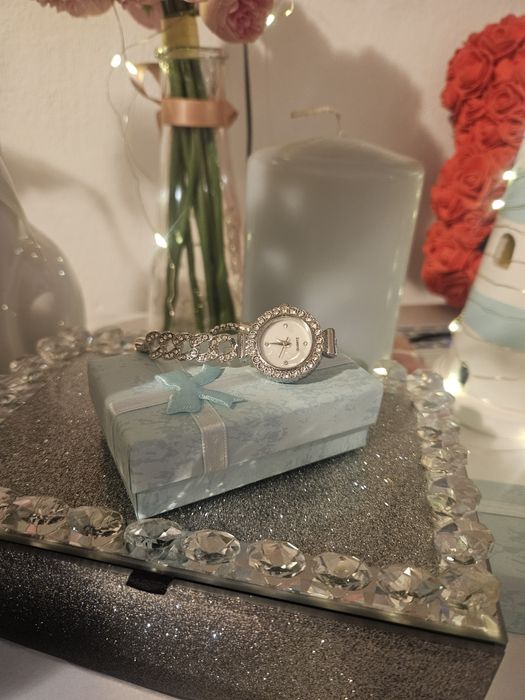 Nowe damskie zegarki I bransoletki