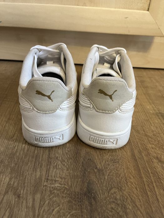 Білі кросівки Puma