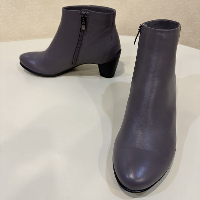 ЕССО.  Жіночі  черевики. Оригінал. Нові.  Розмір 36 ; 39. Шкіра.