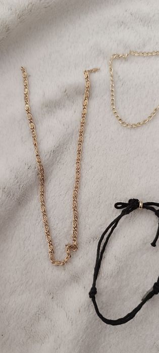 Several unbranded bracelets. Costume jewelry. Used423969504972001286