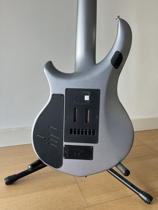 Ernie Ball MusicMan Majesty 7 Silver Lining (2014)
