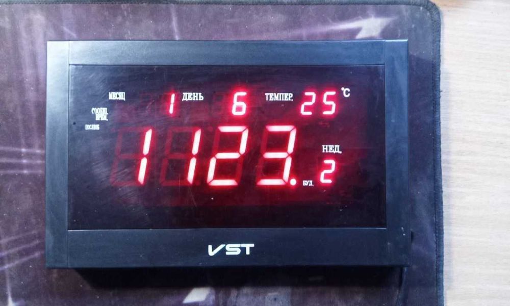Часы электронные многофункциональные  настольно-настенные