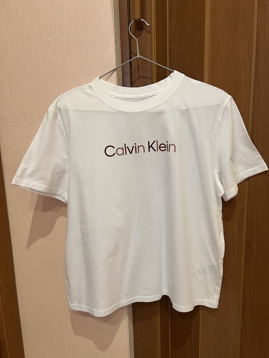 Футболка фірми Calvin Klein