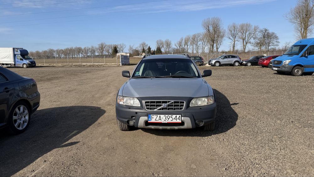 Volvo xc70 /2004r /automat/hak/szyberdach/ benzyna+LPG/2521cm”/OC+BT