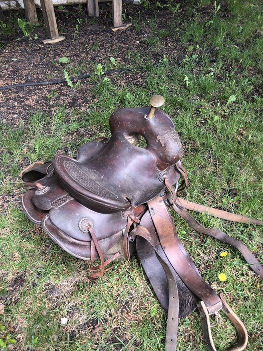 Сідло на коня  шкіряне ковбойське