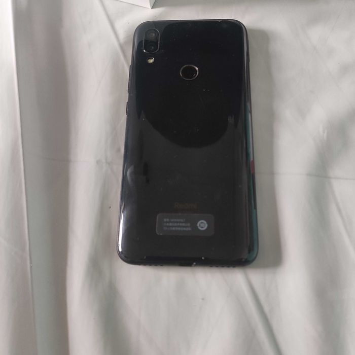 Redmi 7 4/64Gb вживаний