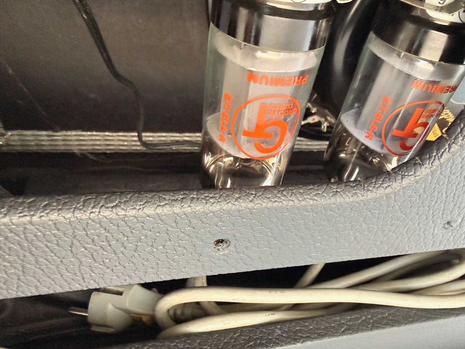 Fender Hot Rod Deluxe — combo 40W válvulas 1x12