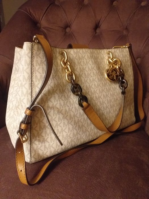 Carteira Michael Kors, com certificado autenticidade