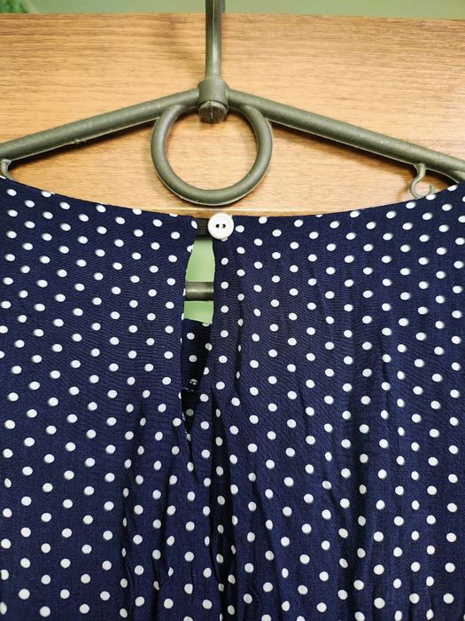 Літня сукня в ідеальному стані. Розмір:  50-52, темно-синього кольору.