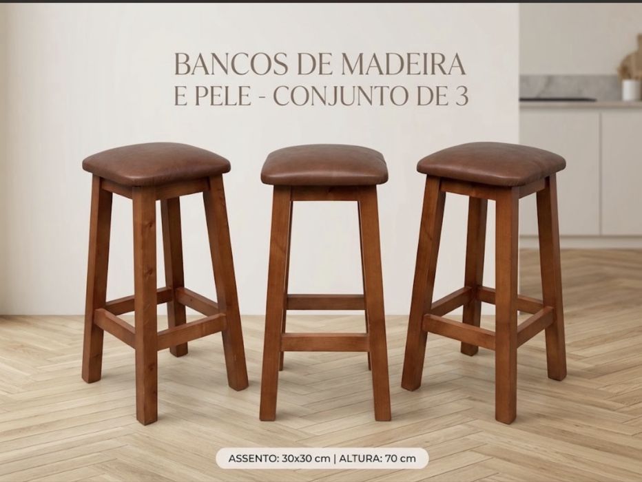 Bancos de madeira e pele