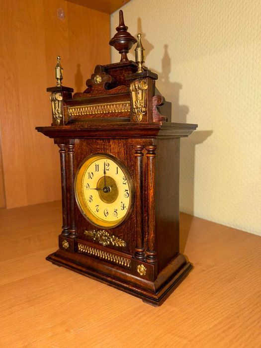 Настільний механічний старовинний годинник