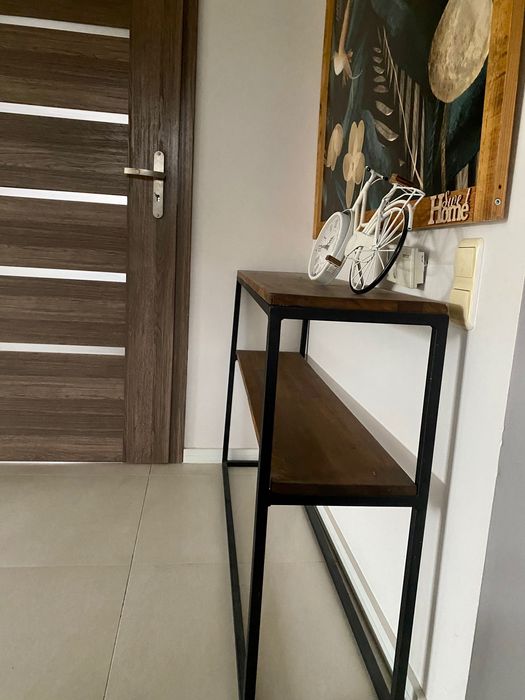 Konsola do przedpokoju typu loft