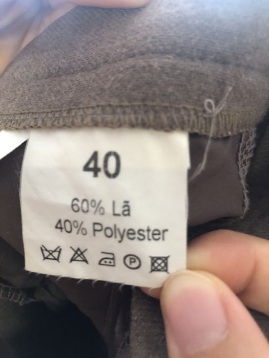 Calças castanhas formais